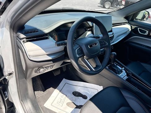 Used 2026 Jeep Compass Limited image 10