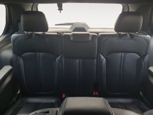 Used 2024 Jeep Wagoneer Series II w/ Flexible Seating Group RWD image 22