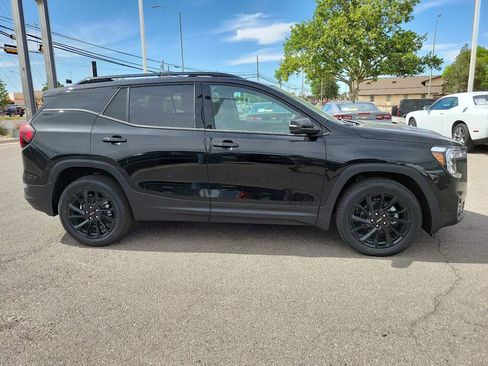 New 2024 GMC Terrain SLT w/ Infotainment Package II AWD/4WD image 12