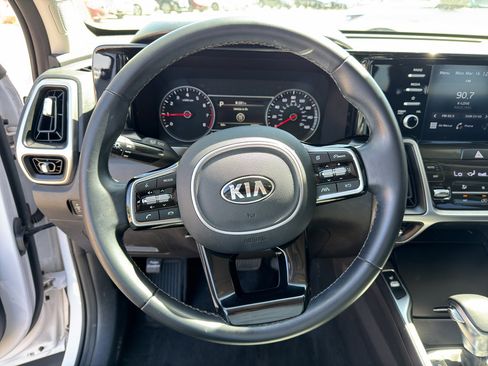 Used 2021 Kia Sorento S w/ Panoramic Sunroof Package AWD/4WD image 11
