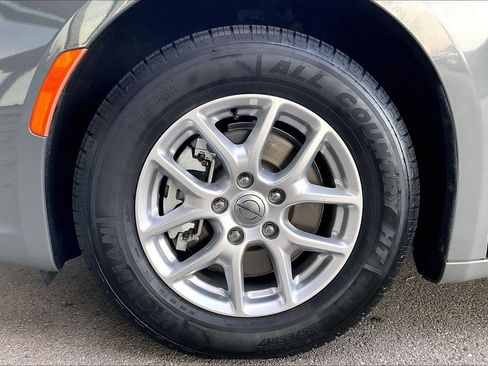 Used 2022 Chrysler Pacifica Touring-L image 23