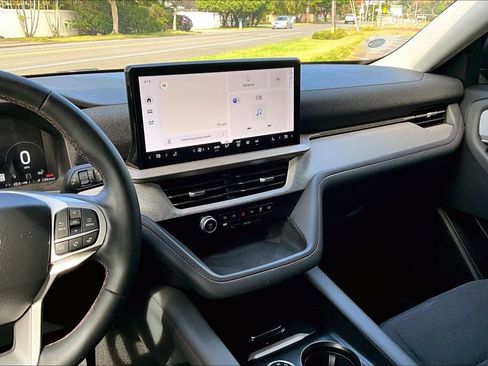 Used 2025 Ford Explorer Active RWD image 6