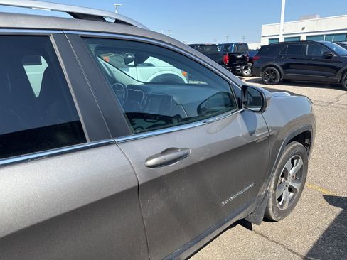 Used 2021 Jeep Cherokee Limited w/ Elite Package image 7