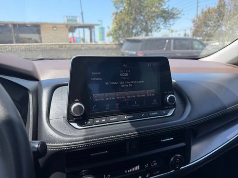 Used 2023 Nissan Rogue SV FWD image 20