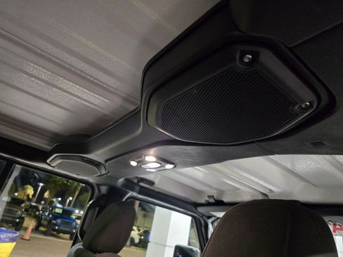 Used 2023 Jeep Wrangler Unlimited Sport AWD/4WD image 37