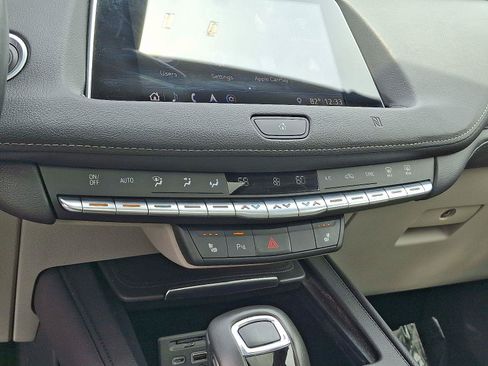 Used 2019 Cadillac XT4 Luxury w/ Cold Weather Package FWD image 16