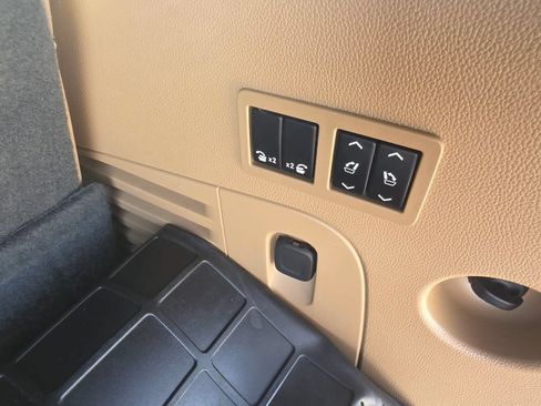 Used 2019 Cadillac Escalade Platinum AWD/4WD image 34