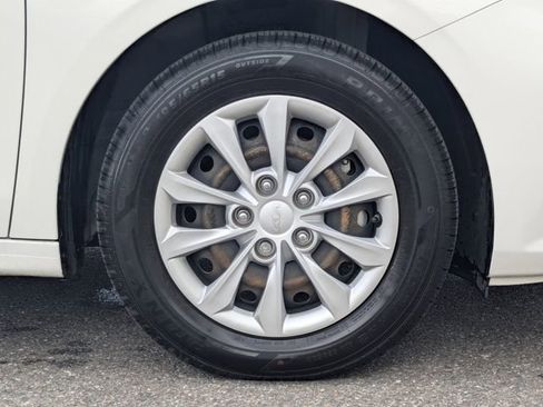 Certified 2022 Kia Forte Sedan FWD image 12