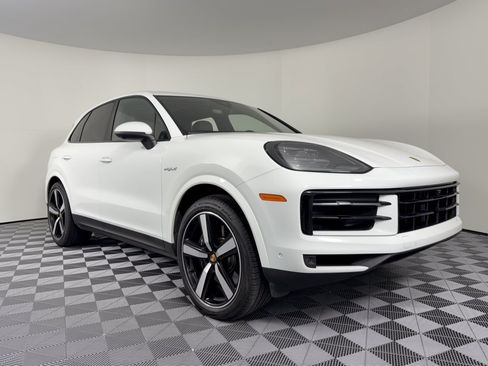 Certified 2025 Porsche Cayenne E-Hybrid AWD/4WD image 7