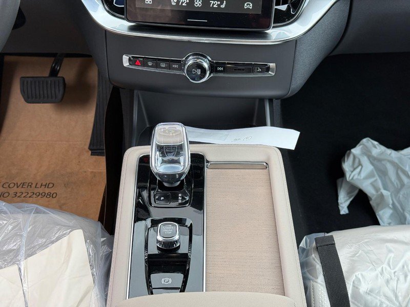 New 2027 Volvo XC90 B5 Core AWD/4WD image 10