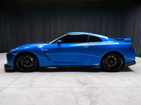Used 2020 Nissan GT-R Premium AWD/4WD image 11