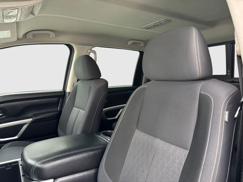 Used 2021 Nissan Titan SV w/ SV Convenience Package RWD image 15