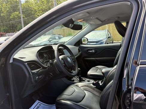 Used 2022 Jeep Cherokee Trailhawk w/ Premium Leather Package AWD/4WD image 12