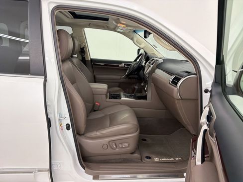 Used 2019 Lexus GX 460 Luxury AWD/4WD image 29