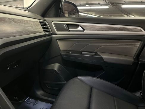 Used 2023 Volkswagen Atlas Cross Sport SE image 27