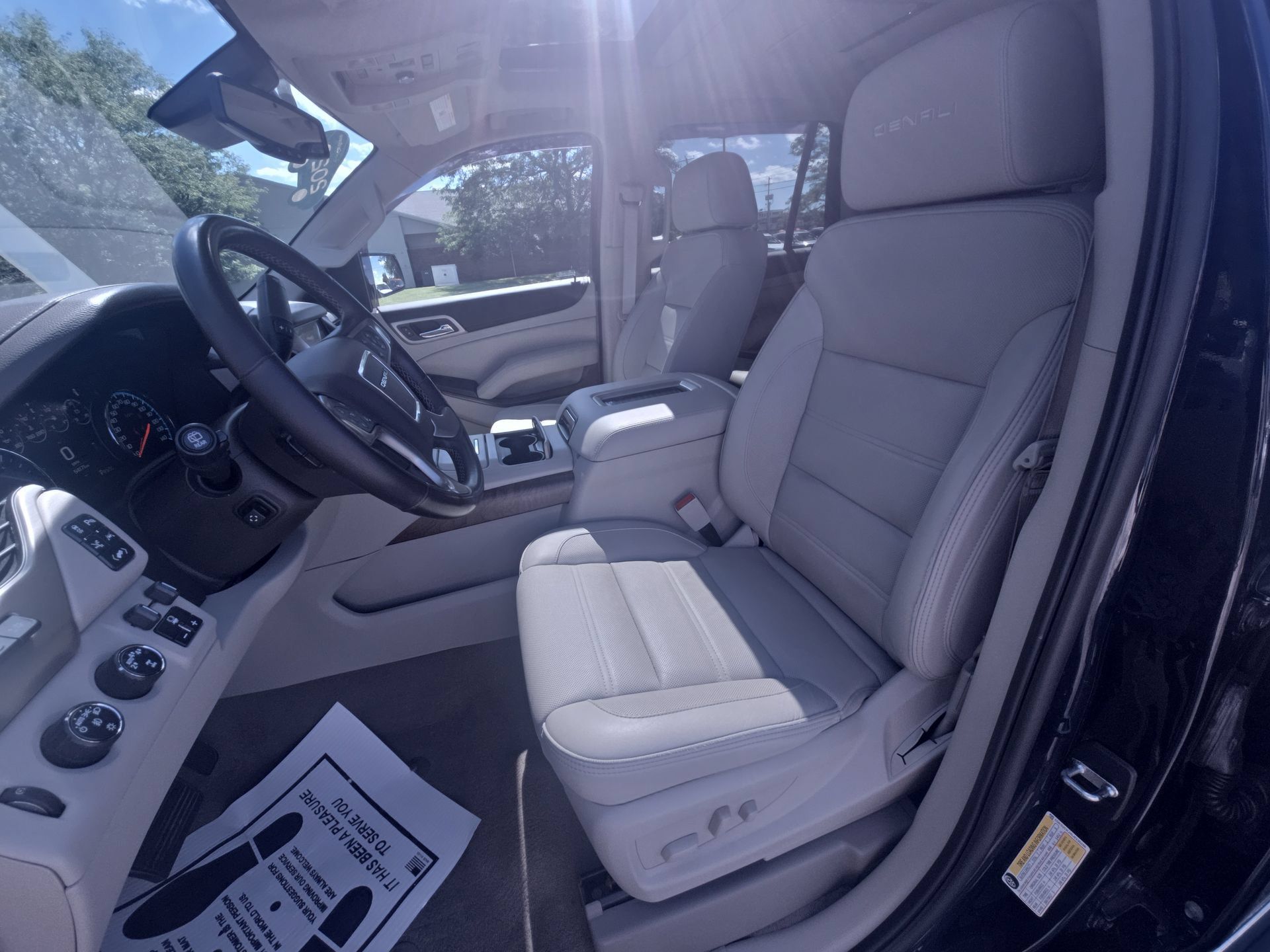 Used 2020 GMC Yukon Denali w/ Denali Ultimate Package AWD/4WD image 20