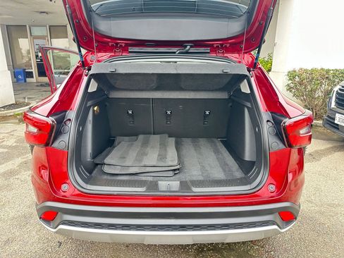 Used 2025 Chevrolet Trax LT w/ LT Convenience Package image 31