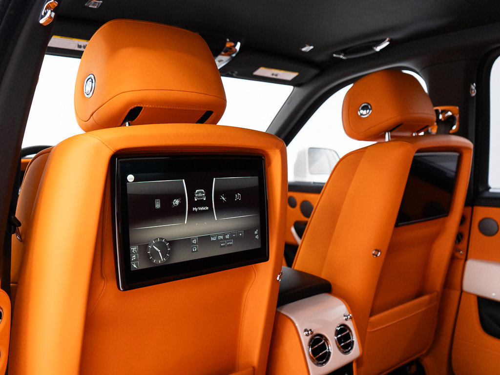 Certified 2023 Rolls-Royce Cullinan AWD/4WD image 24