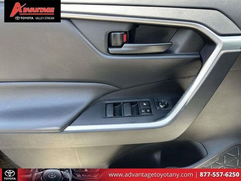Certified 2019 Toyota RAV4 LE FWD image 21