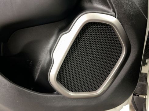 Used 2023 Jeep Renegade Latitude image 23