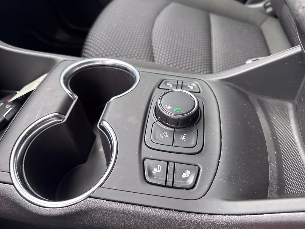Used 2024 GMC Terrain SLE w/ Driver Convenience Package FWD image 28