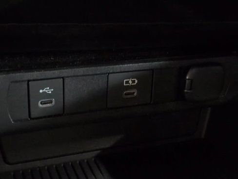 Used 2023 Toyota Prius LE FWD image 18