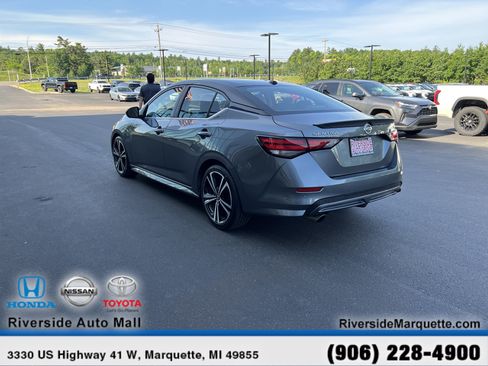 Used 2022 Nissan Sentra SR w/ SR Premium Package FWD image 6