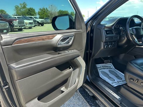 Used 2021 Chevrolet Tahoe Z71 w/ Z71 Signature Package AWD/4WD image 34