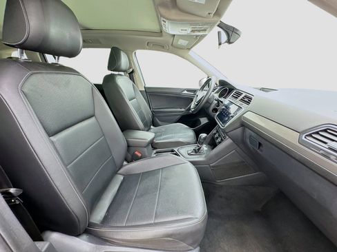 Used 2021 Volkswagen Tiguan SE FWD image 21