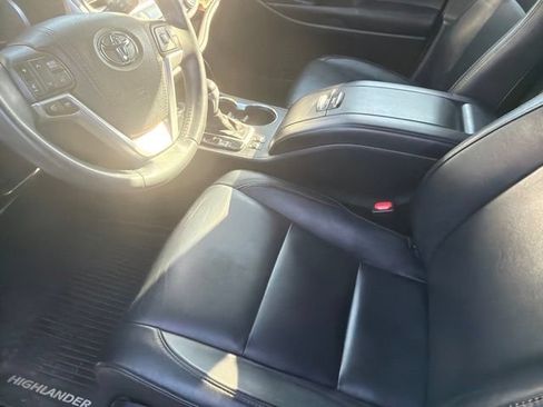 Used 2016 Toyota Highlander XLE AWD/4WD image 11