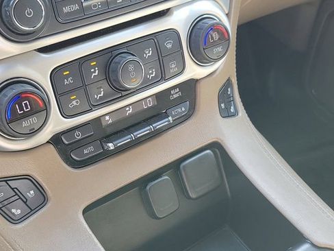 Used 2019 GMC Yukon XL SLT w/ Open Road Package RWD image 28
