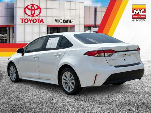 Used 2024 Toyota Corolla LE w/ LE Convenience Package FWD image 3