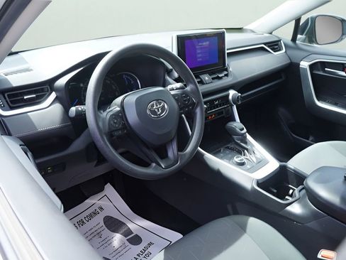 Used 2025 Toyota RAV4 XLE image 12