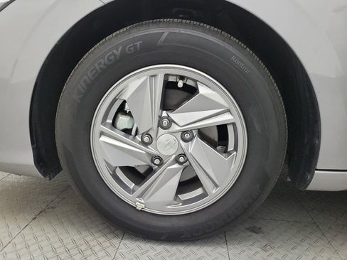 Used 2025 Hyundai Elantra SE image 31