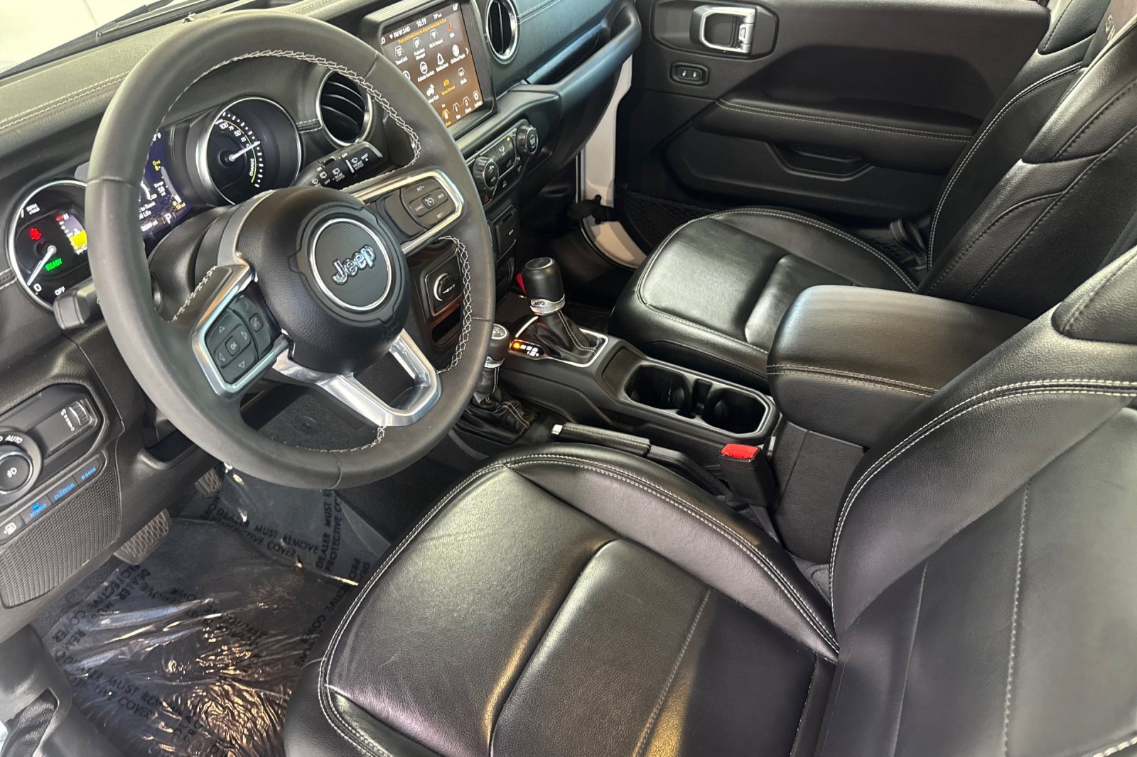Used 2023 Jeep Wrangler Unlimited Sahara AWD/4WD image 4