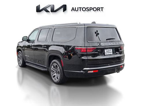 Used 2024 Jeep Wagoneer L Series II w/ Flexible Seating Group RWD image 10