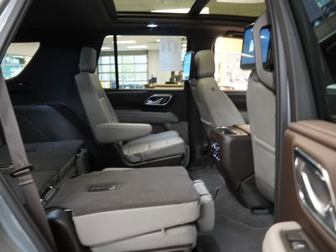 Used 2022 Chevrolet Tahoe Z71 w/ Z71 Off-Road Package AWD/4WD image 37