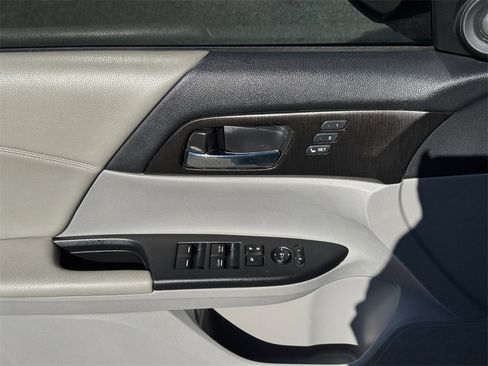Used 2015 Honda Accord Touring image 23