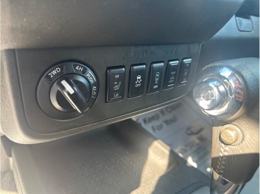 Used 2017 Nissan Frontier PRO-4X w/ Pro-4x Luxury Package AWD/4WD image 14