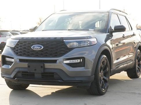 Used 2023 Ford Explorer ST-Line w/ Class IV Trailer Tow Package image 3