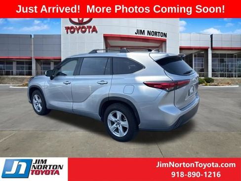 Used 2023 Toyota Highlander LE image 5
