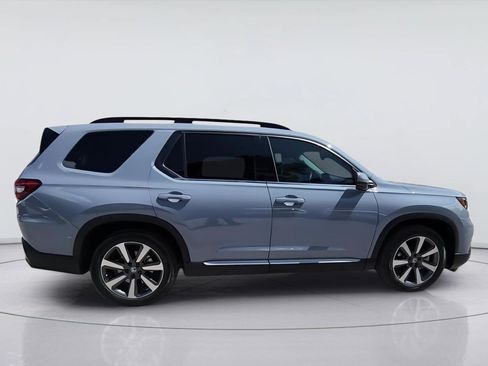 Used 2025 Honda Pilot Touring image 9