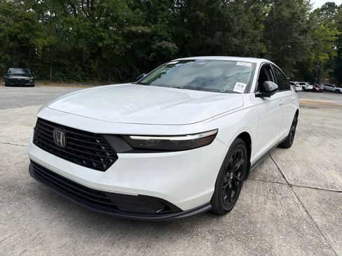 Used 2025 Honda Accord SE image 1