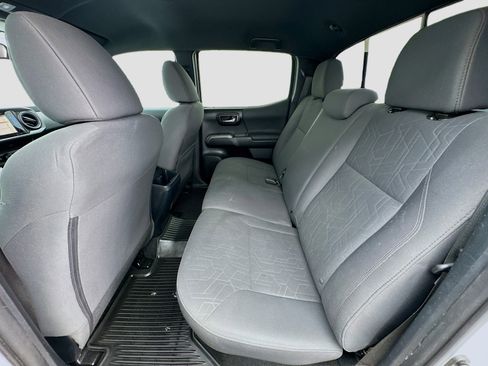 Used 2019 Toyota Tacoma TRD Sport AWD/4WD image 15