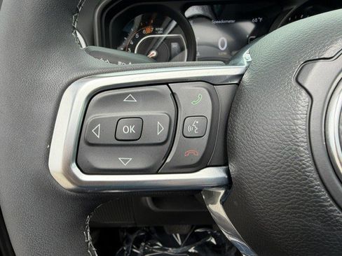 Used 2026 Jeep Wrangler Unlimited Sahara AWD/4WD image 15