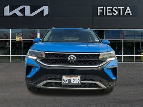 Used 2024 Volkswagen Taos SE image 3