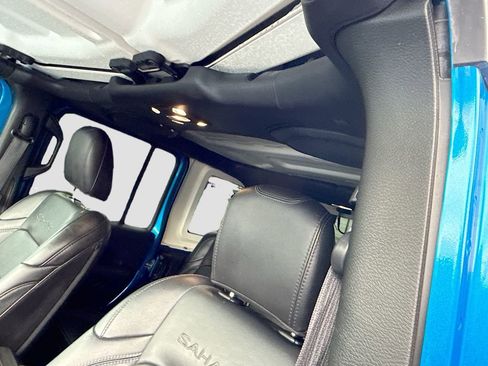 Used 2022 Jeep Wrangler Unlimited Sahara w/ Cold Weather Group AWD/4WD image 20