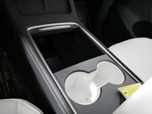 Used 2023 Tesla Model Y Long Range image 30