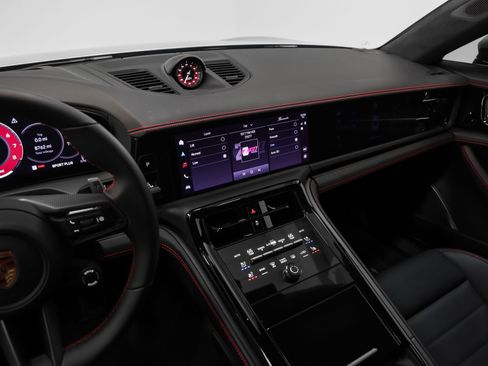 Certified 2025 Porsche Panamera GTS AWD/4WD image 38