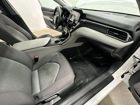 Used 2023 Toyota Camry LE image 19